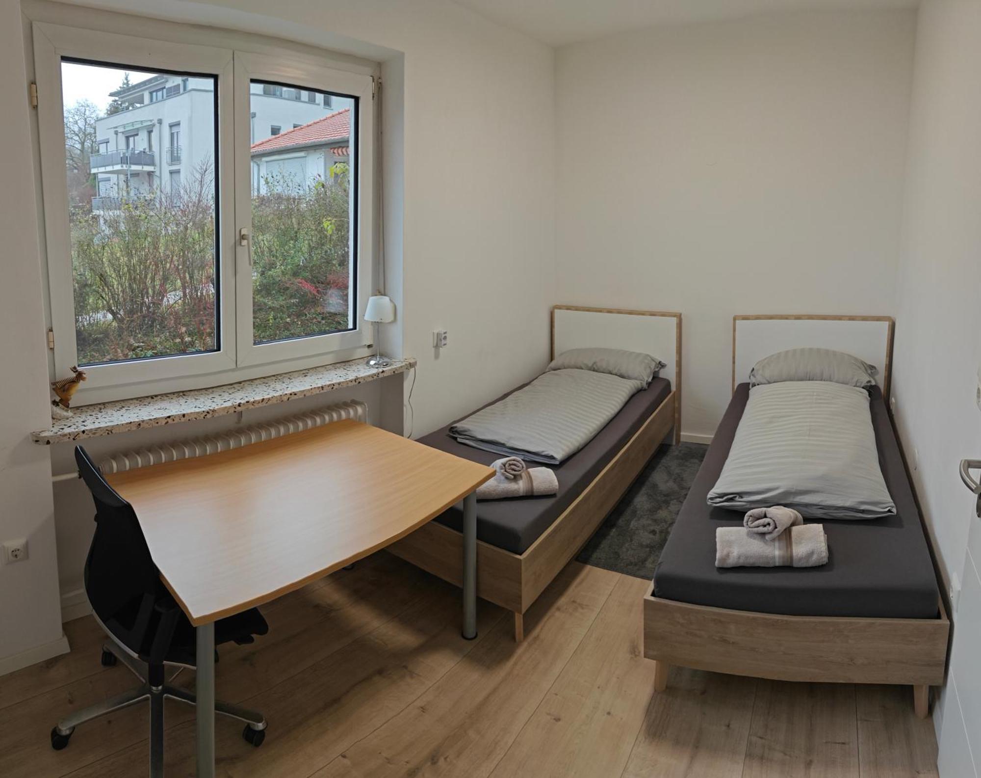 Ferienwohnung "Sorgenfrei" In Coburg ! - Im Eg Mit Privatparkplatz & Balkon Buitenkant foto