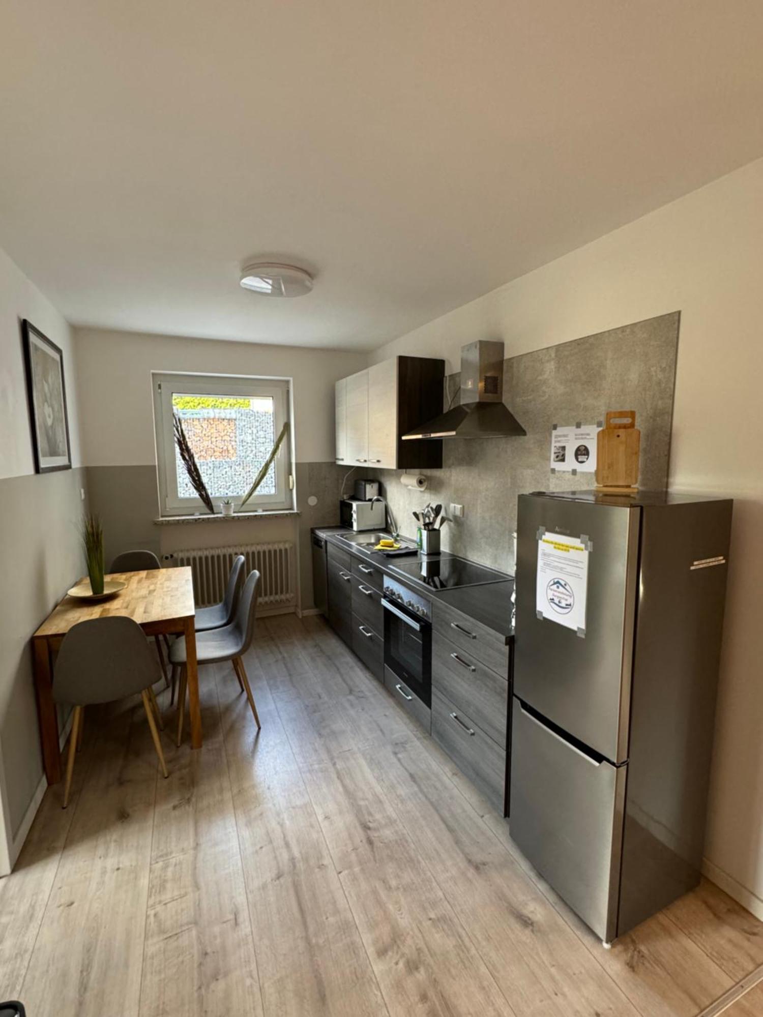 Ferienwohnung "Sorgenfrei" In Coburg ! - Im Eg Mit Privatparkplatz & Balkon Buitenkant foto